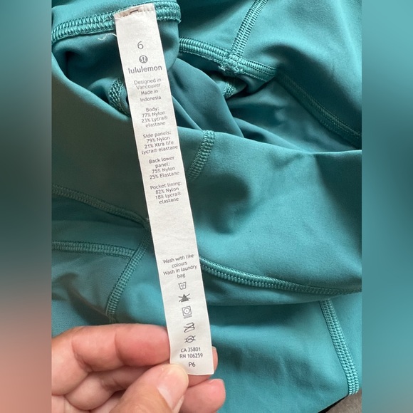 Lululemon leggings with mesh detailing size: 6 - Picture 3 of 3
